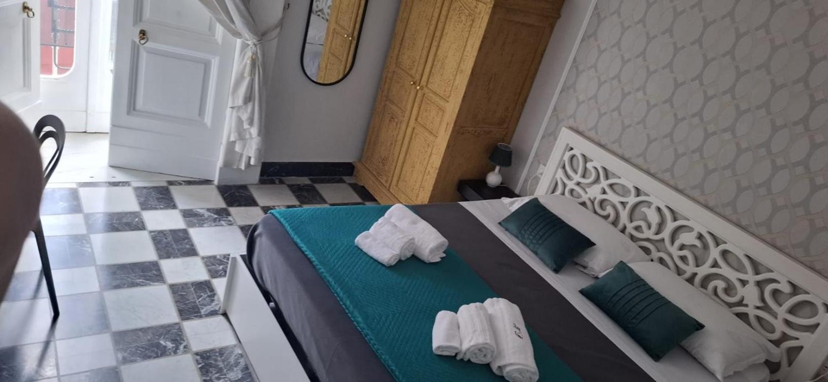 Toledo'S Family Bed & Breakfast เนเปิลส์ ภายนอก รูปภาพ