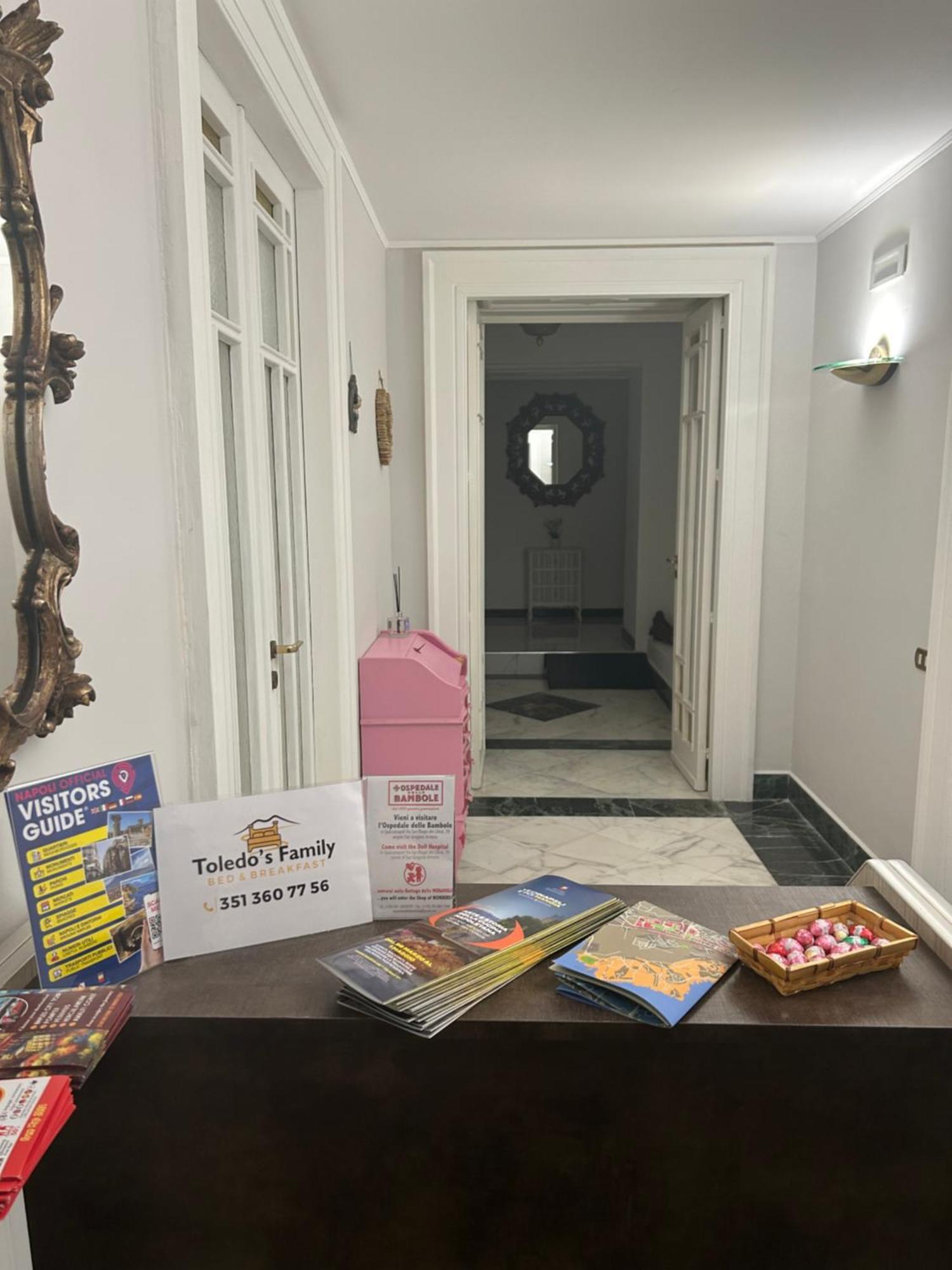 Toledo'S Family Bed & Breakfast เนเปิลส์ ภายนอก รูปภาพ