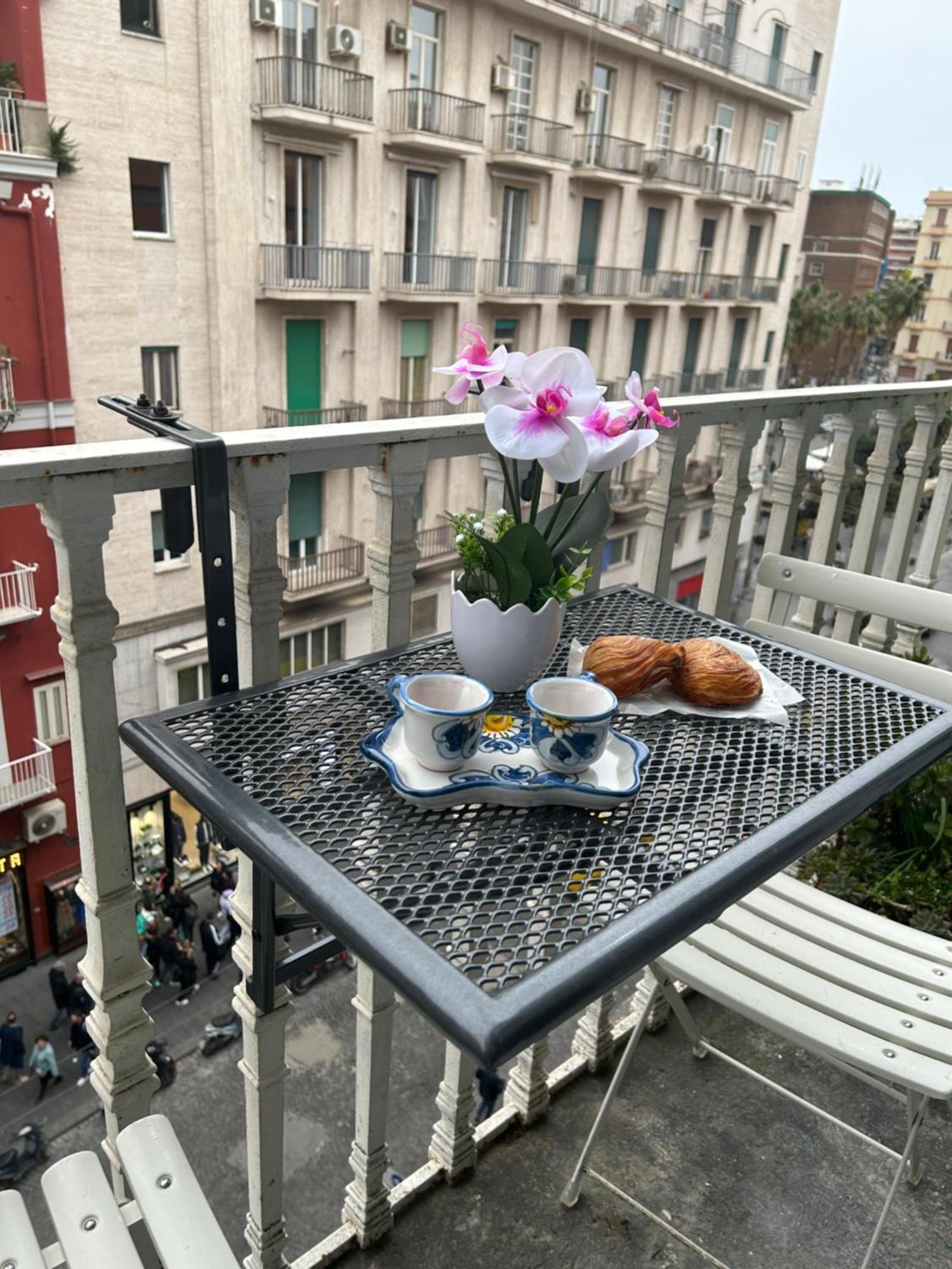Toledo'S Family Bed & Breakfast เนเปิลส์ ภายนอก รูปภาพ